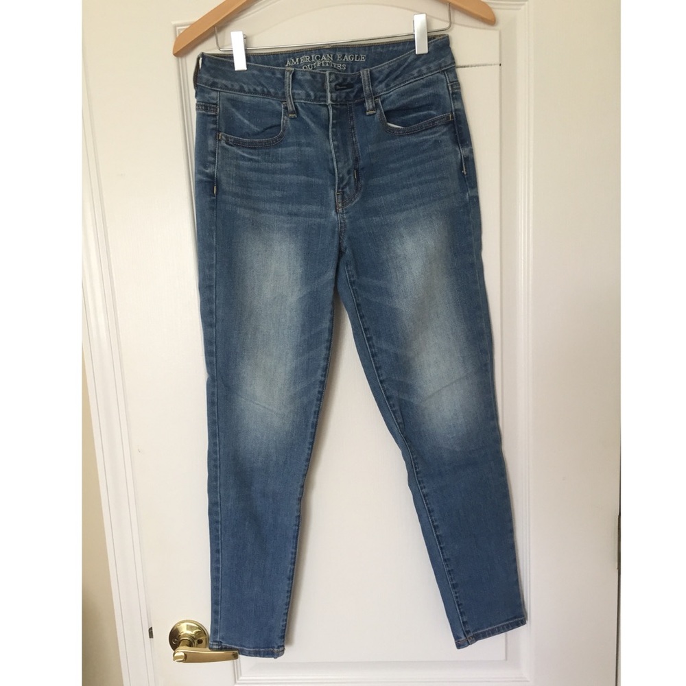 American Eagle Light Wash High Waisted Jeans